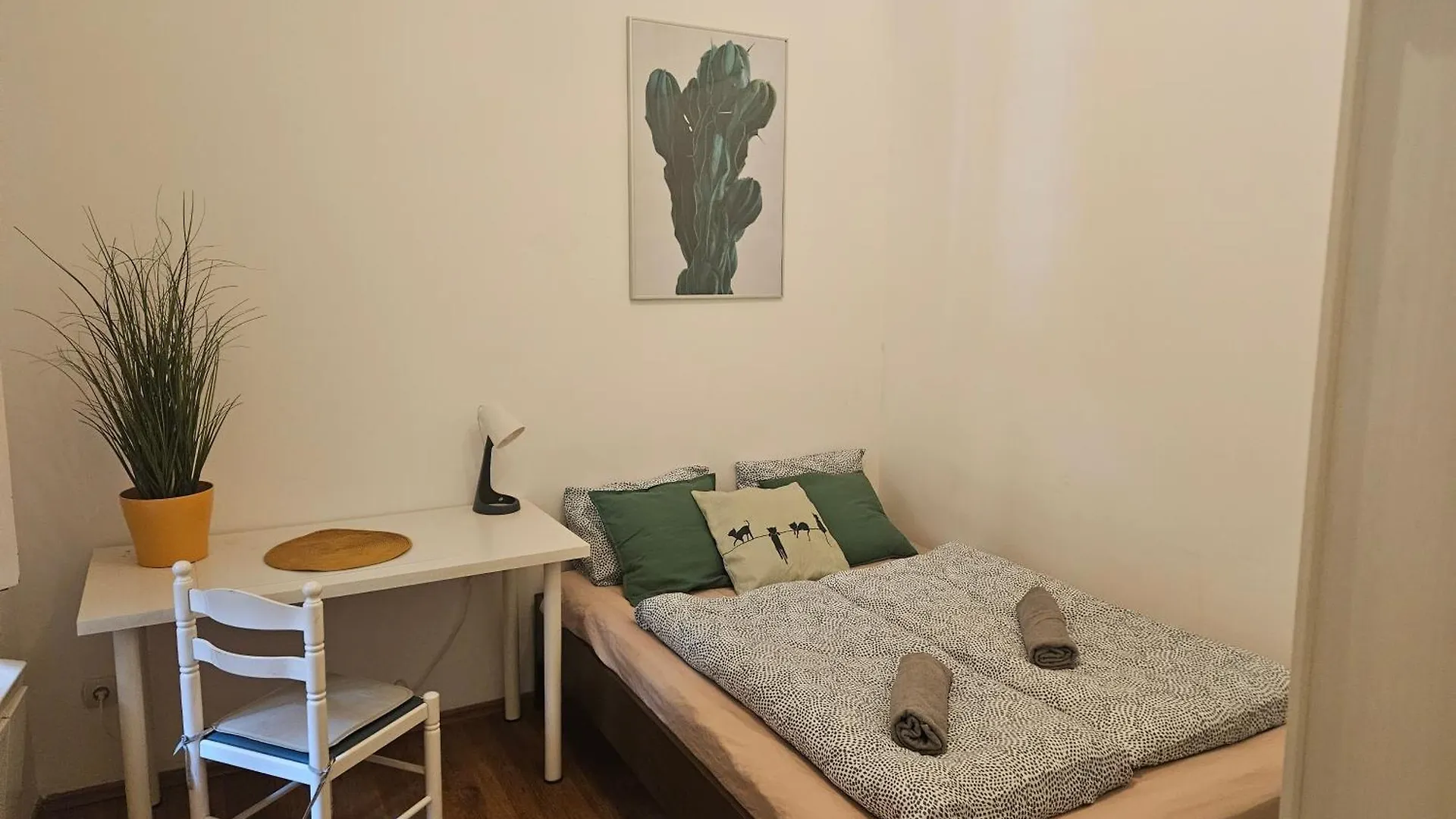 Lovely Riverside Rooms Budapest Hostel